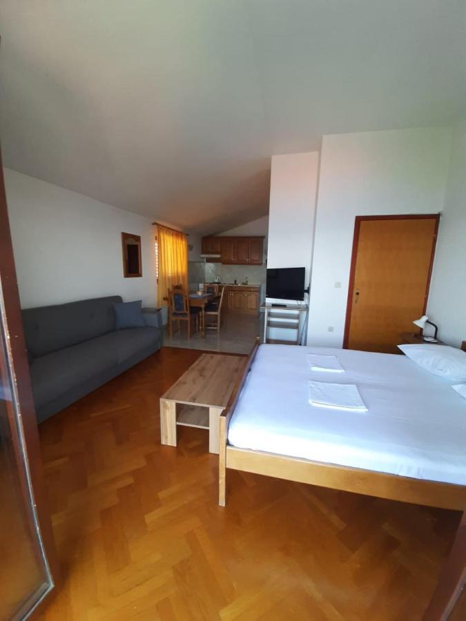 Apartments Ivanka Starigrad Paklenica Exterior foto